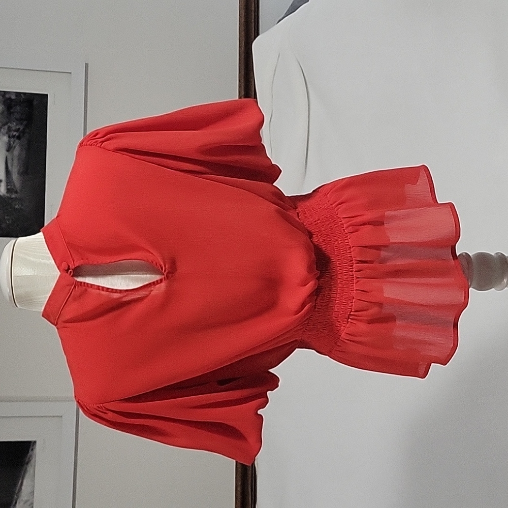 Beautiful polyester top (L) - Picture 2 of 5
